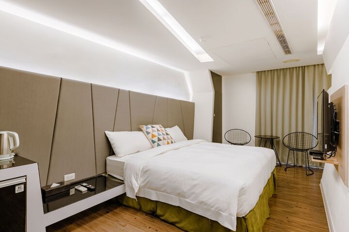 Room 28 of 82