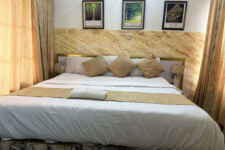 Room 8 of 15
