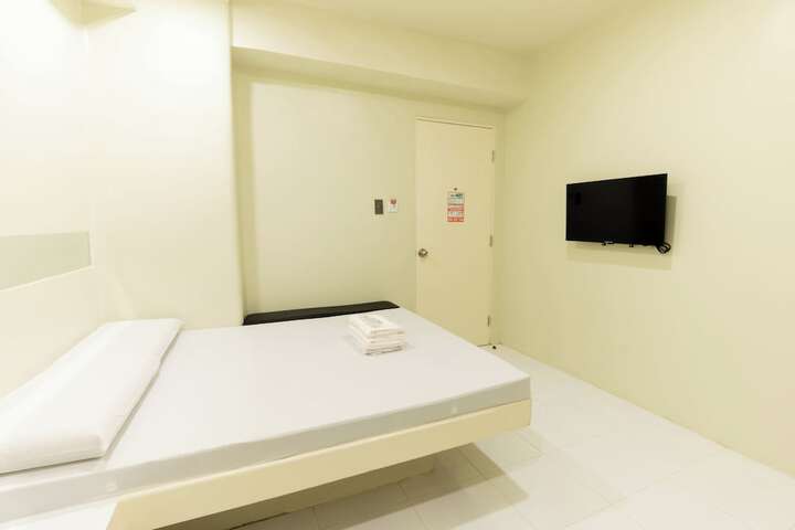 Room 9 of 19