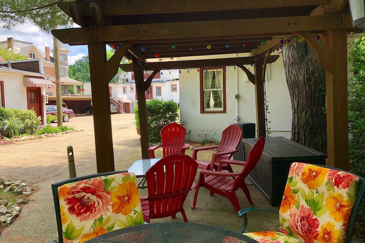 Hotel Exterior 25 of 32