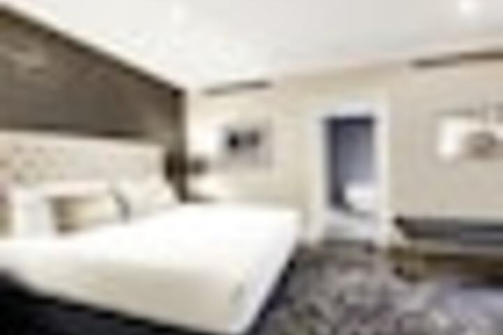 Room 17 of 156