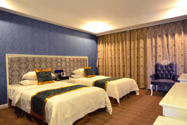 Room 7 of 8