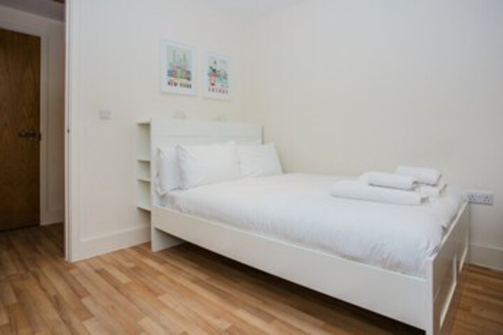 Room 9 of 12