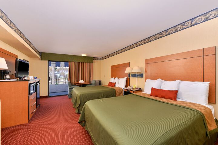 1 Queen Bed (12 of 13)