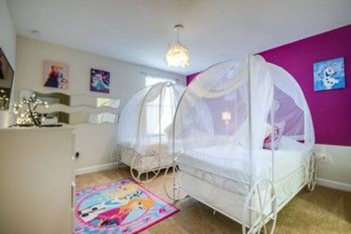 Room 8 of 25
