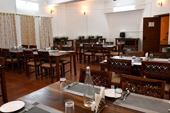 Dining 18 of 20