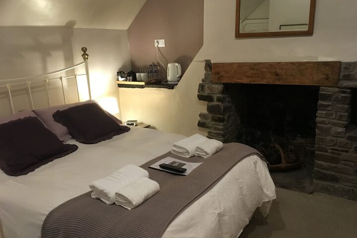 Room 2 of 38