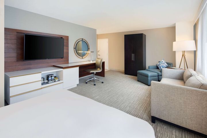 1 King Bed (3 of 41)