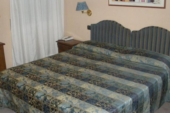 HOTEL EMILIA