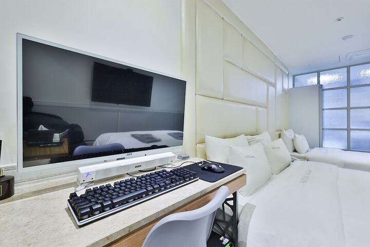 Room 25 of 34