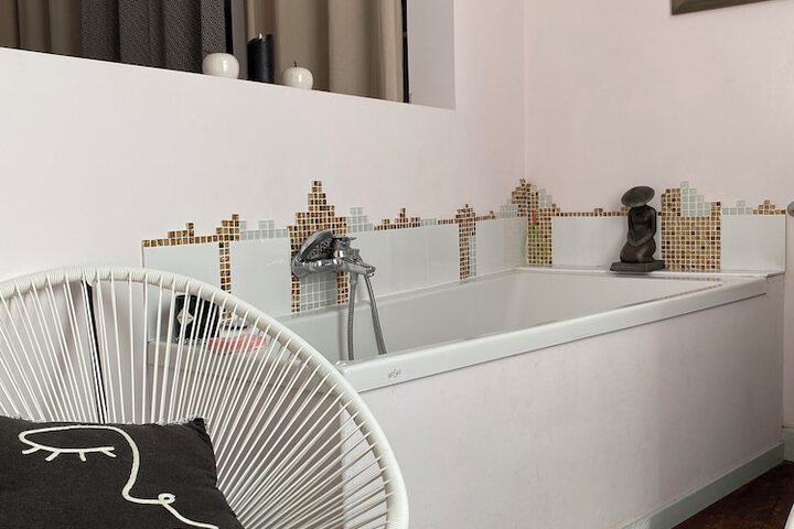 Room 15 of 40
