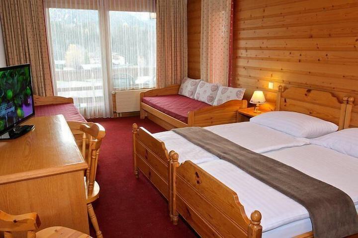 Room 4 of 22