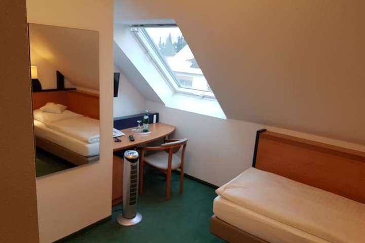 Room 11 of 21