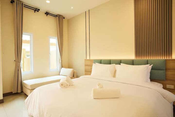 Room 8 of 32
