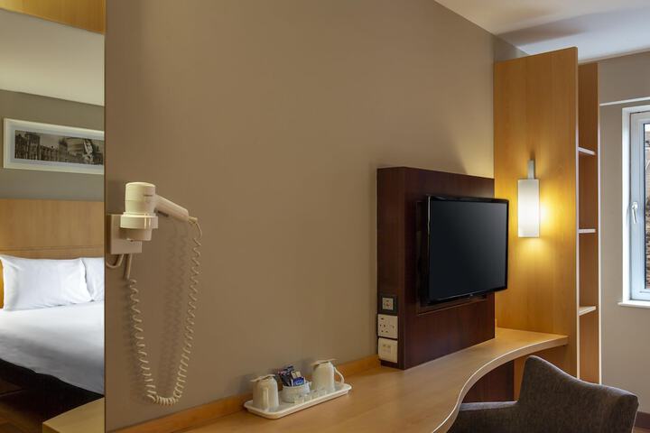 Room 10 of 55