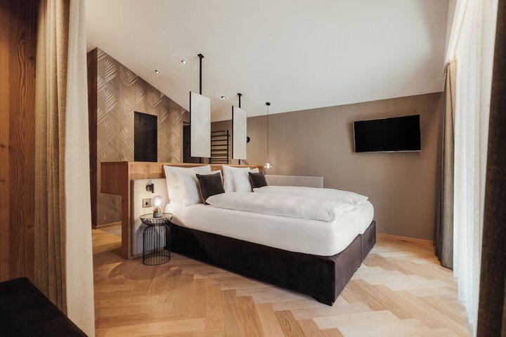Room 6 of 95