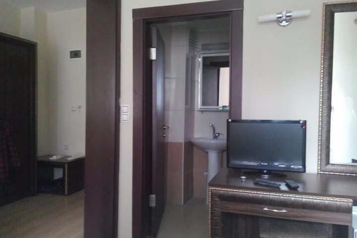 Room 7 of 13