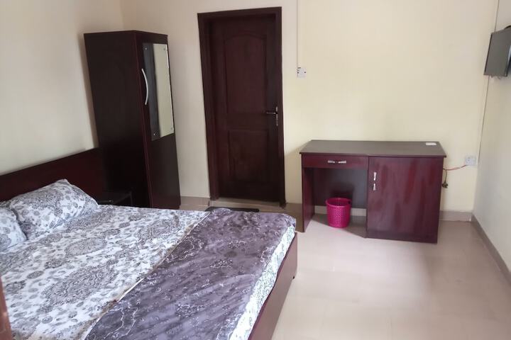 Room 5 of 13