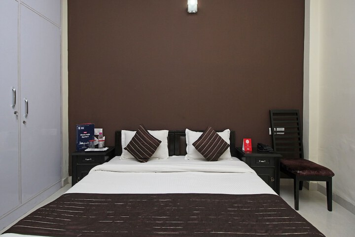 Room 12 of 18