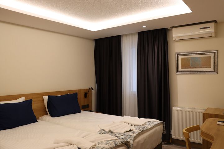 Room 17 of 32