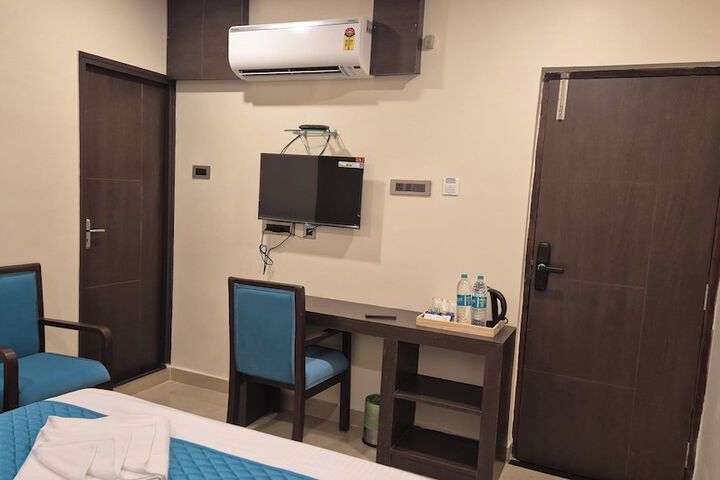 Room 9 of 36