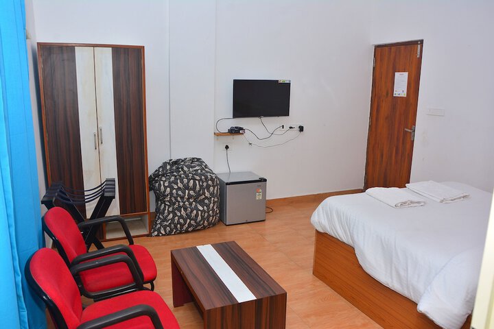 Room 13 of 37