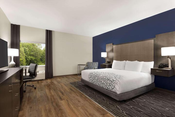 1 King Bed Mobility Accessible (19 of 23)