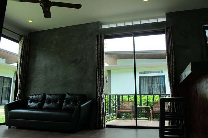 Room 8 of 33