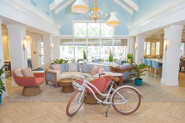 Lobby lounge