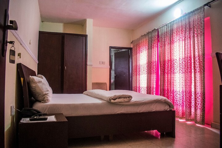 Room 21 of 50