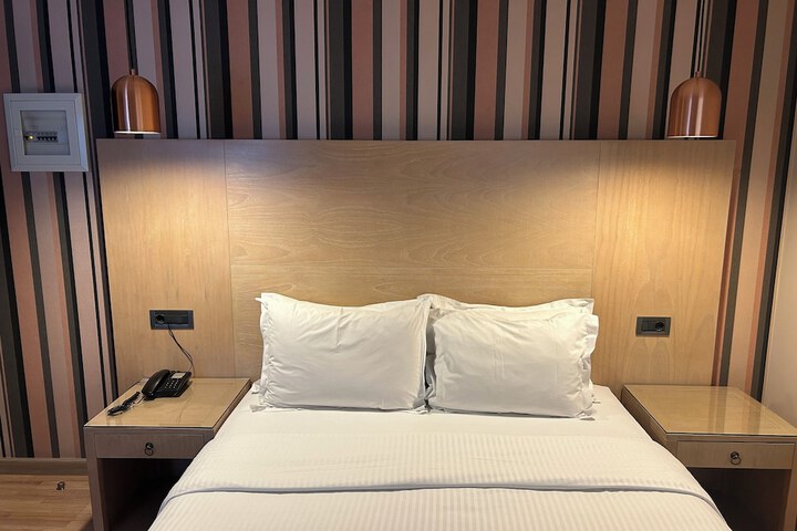 Room 36 of 60