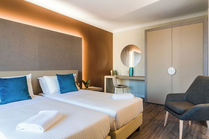 Room 32 of 105