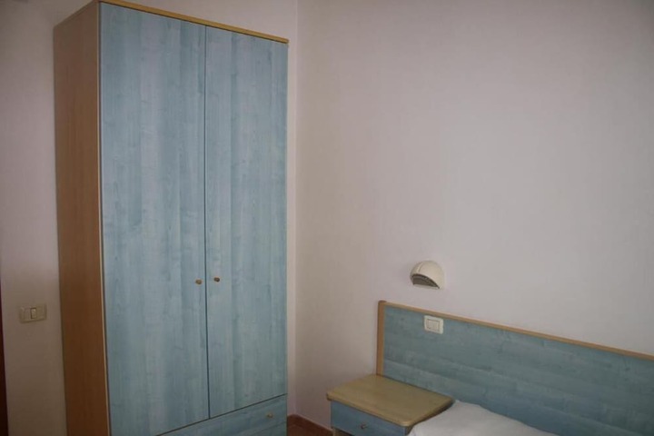 Room 5 of 50