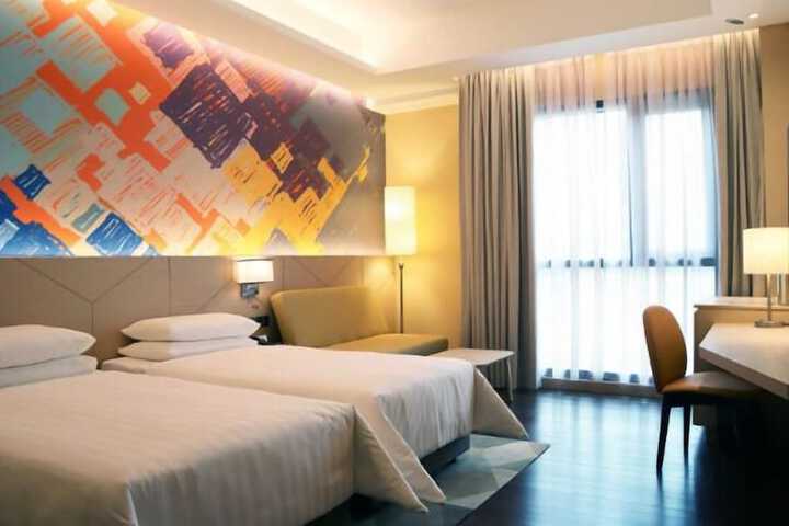 Room 9 of 33