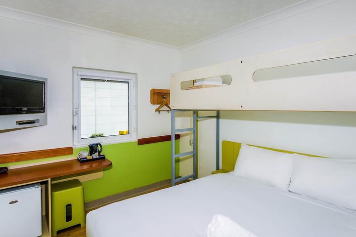 Room 25 of 46