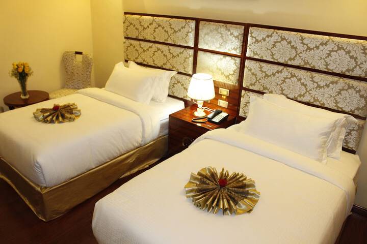 Room 6 of 33
