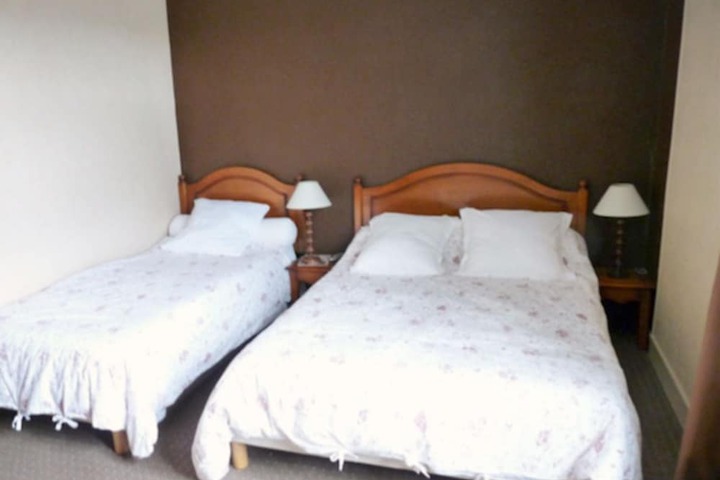 Room 4 of 12