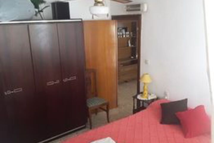 Room 12 of 33