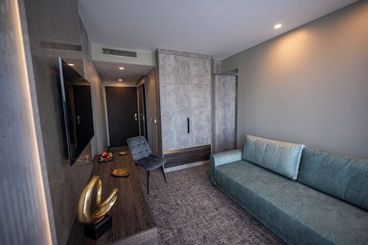 Room 16 of 68