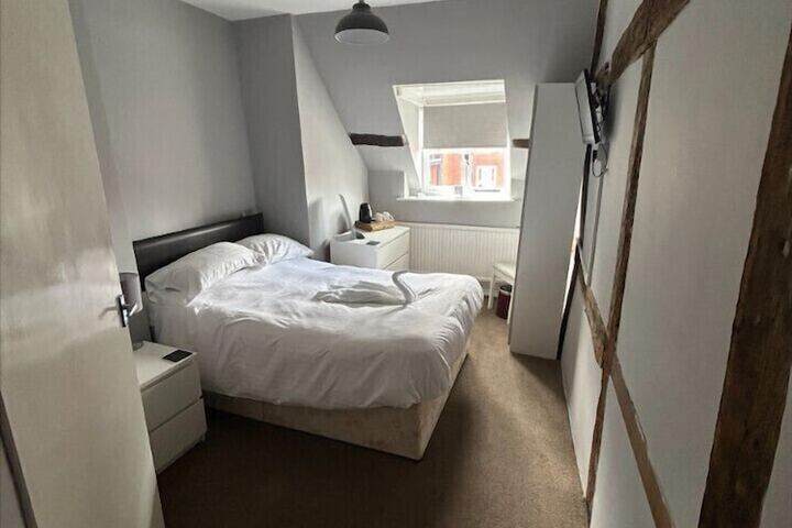 Room 4 of 37