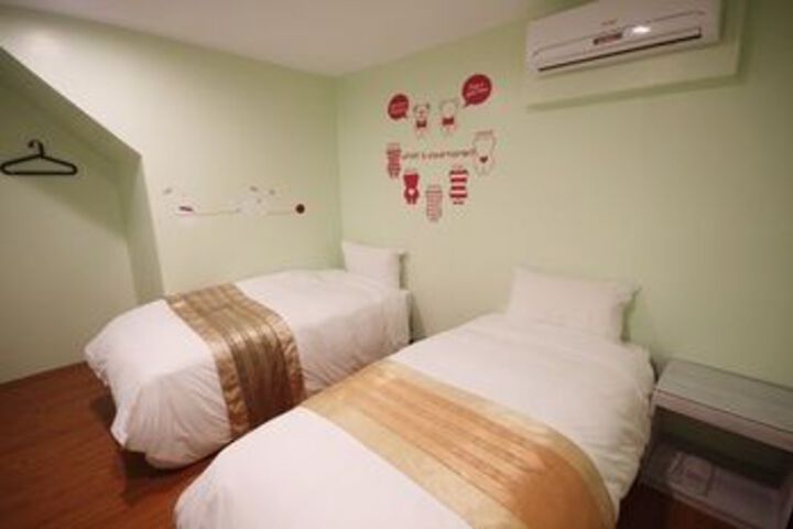 Room 18 of 30