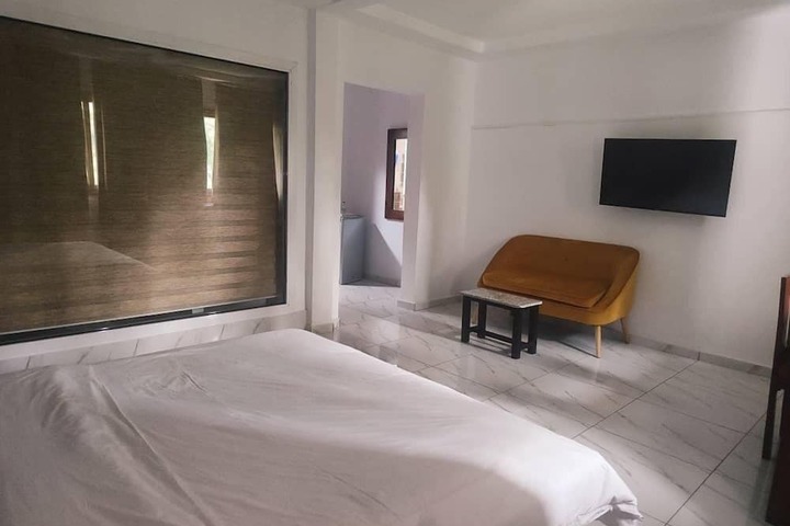 Room 6 of 19