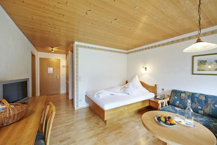 Room 16 of 48