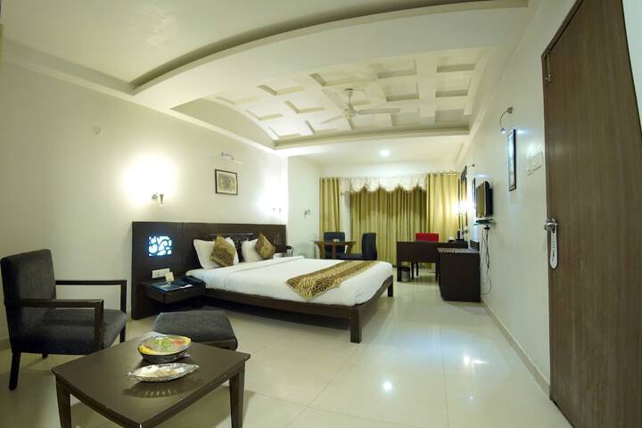 Room 9 of 16