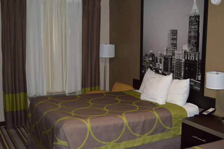 1 Queen Bed (17 of 17)