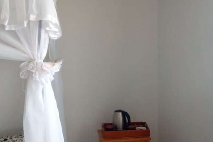 Room 9 of 16