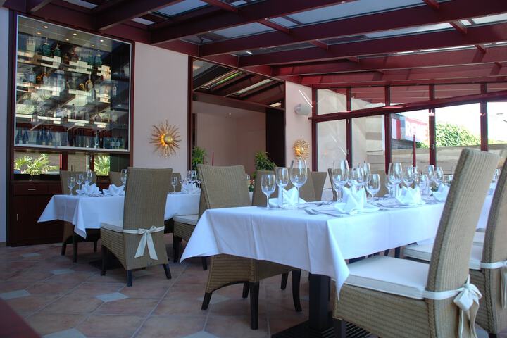 Dining 84 of 142