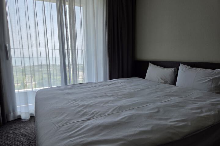 Room 33 of 40