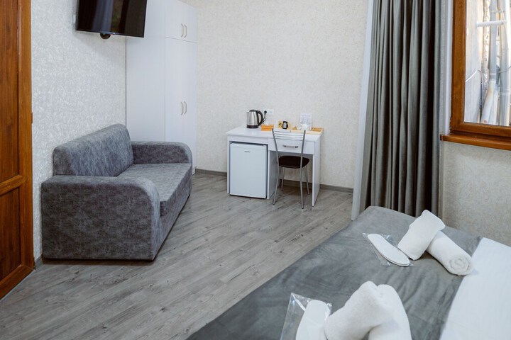 Room 42 of 77
