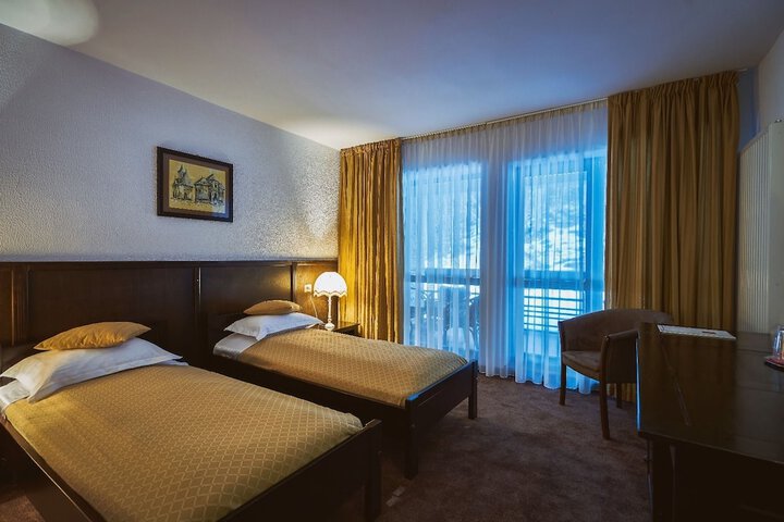 Room 7 of 28